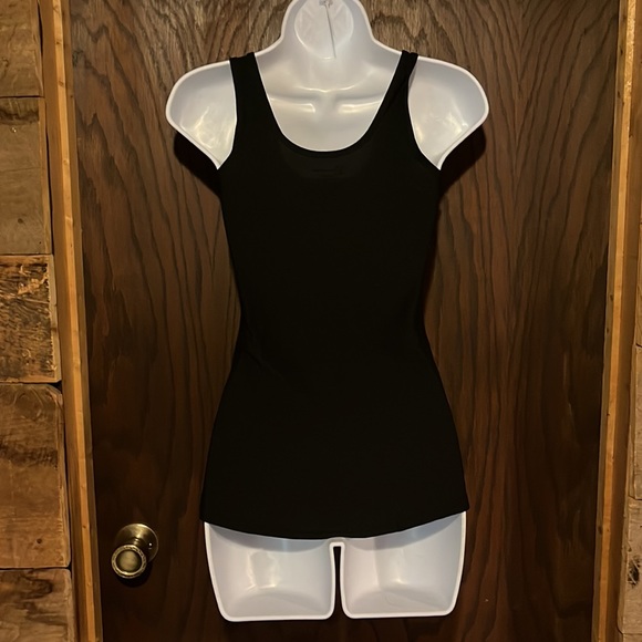 Black tank top - Picture 2 of 3